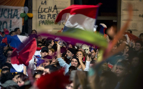 Movilización frente a la TV Pública paraguaya