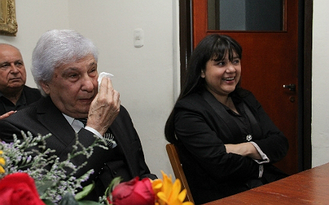 AJ lloró